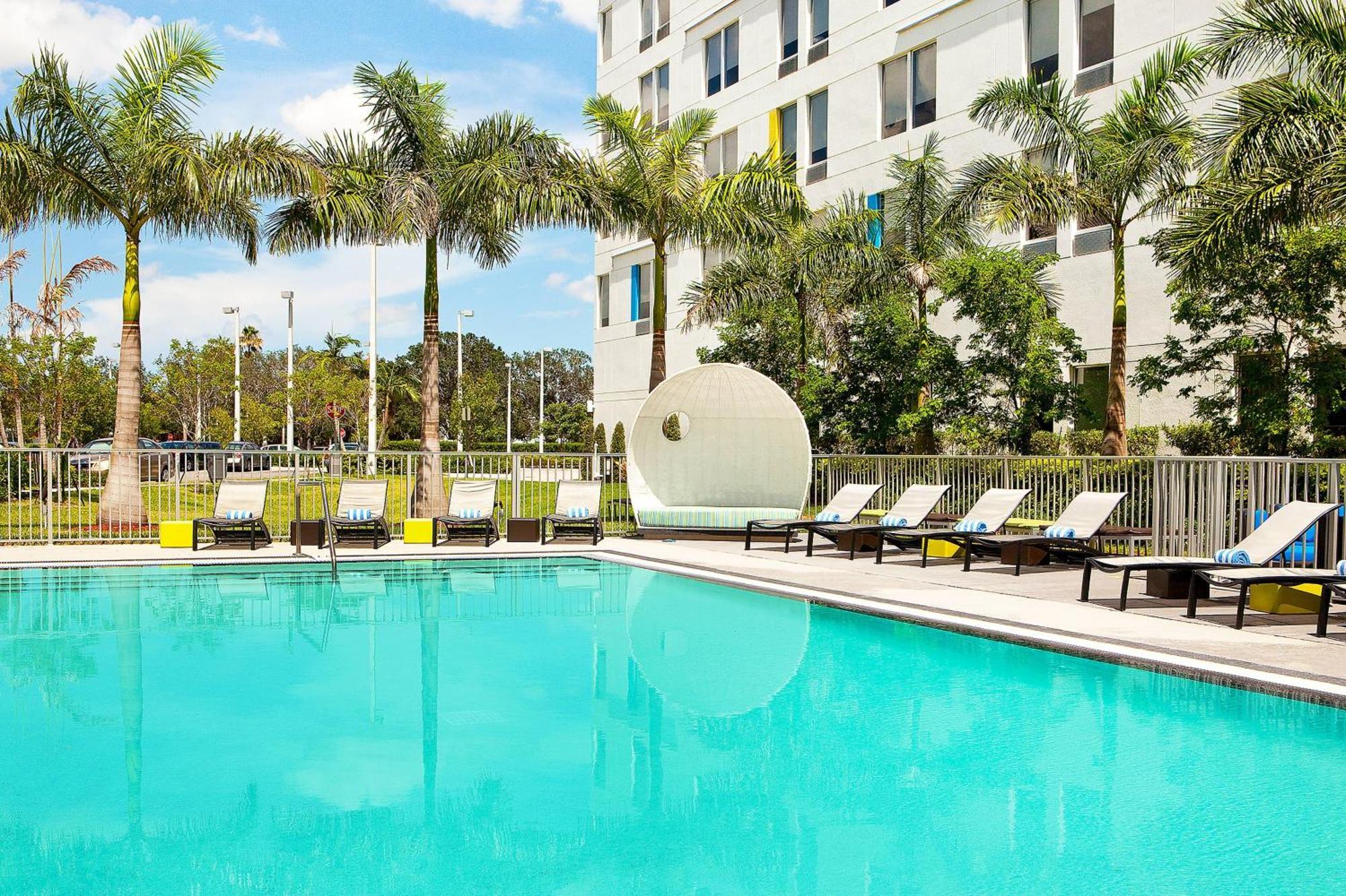 Aloft Miami Doral Hotel Bagian luar foto